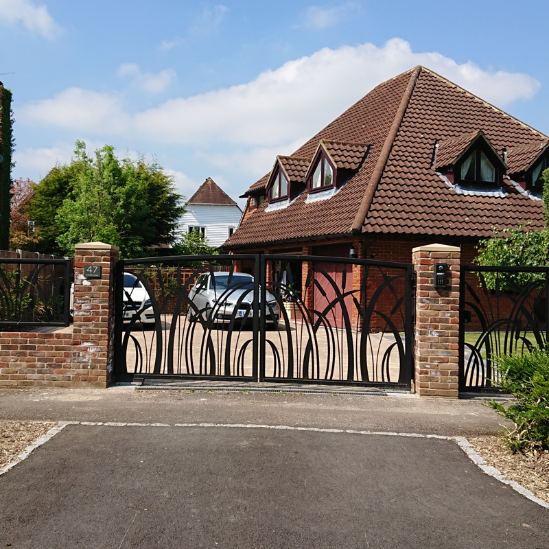 Green Gate Solar Gates UK Automatic Gates and Barriers Solar Electric Gates Gate Repairs