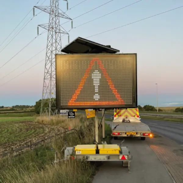 VMS-C displaying warning triangle on road networks.