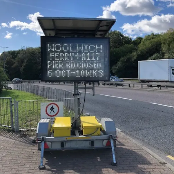 VMS-A displaying 'Woolwich ferry + A117 pier rd closed 6 oct-10 weeks.'
